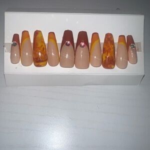 Elegant Press-On Nails - Nude and Orange Marble